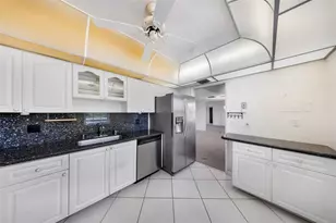 3850 Oaks Clubhouse Dr, Pompano Beach, FL 33069 - Photo 5