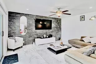 128 N Royal Pine Cir N, Royal Palm Beach, FL 33411 - Photo 7