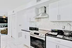 128 N Royal Pine Cir N, Royal Palm Beach, FL 33411 - Photo 5