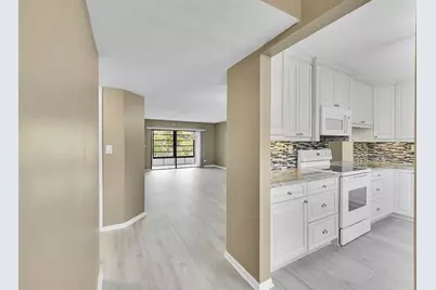 4950 E Sabal Palm Blvd, Unit #302, Tamarac, FL 33319 - Photo 5