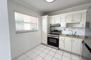 6005 Del Lago Cir, Sunrise, FL 33313 - Photo 3