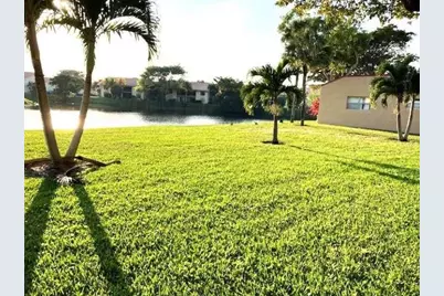 317  Lake Evelyn Dr, West Palm Beach, FL 33411 - Photo 11