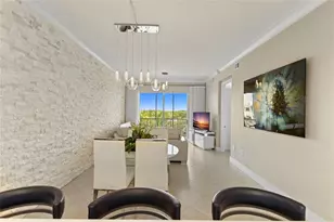 3500 Oaks Clubhouse Dr, Pompano Beach, FL 33069 - Photo 11