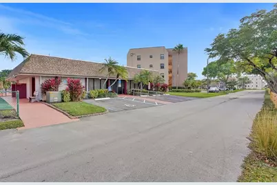 10467  Sunrise Lakes Blvd, Unit #210, Sunrise, FL 33322 - Photo 33