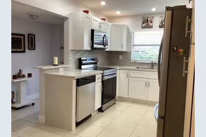 9481  Sunrise Lakes Blvd, Unit #303, Sunrise, FL 33322 - Photo 3