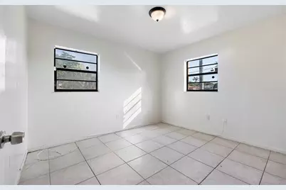 747 NW 14th Way, Fort Lauderdale, FL 33311 - Photo 9