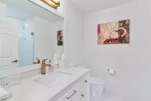 9755 NW 52nd St, Doral, FL 33178 - Photo 15