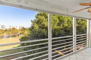 3900 Oaks Clubhouse Dr, Pompano Beach, FL 33069 - Photo 17