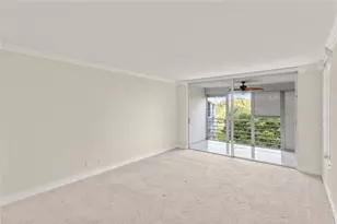 3900 Oaks Clubhouse Dr, Pompano Beach, FL 33069 - Photo 11