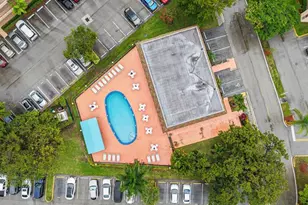 10402 Sunrise Lakes Blvd, Sunrise, FL 33322 - Photo 23