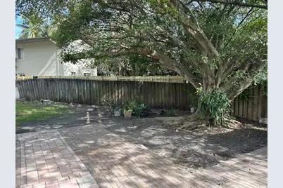 823 NE 14th Pl, Fort Lauderdale, FL 33304 - Photo 17