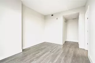 2960 NE 207th St, Miami, FL 33180 - Photo 21