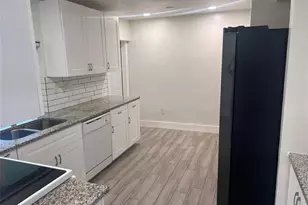 8361 NW 27th Pl, Sunrise, FL 33322 - Photo 7