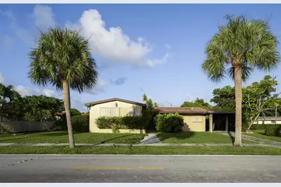 18140 S Glades Dr, North Miami Beach, FL 33162 - Photo 1