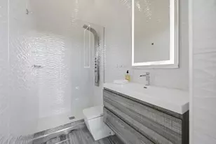 2213 NE 37th Dr, Fort Lauderdale, FL 33308 - Photo 17