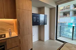 11 NE 6th St, Miami, FL 33132 - Photo 9
