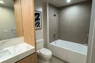 11 NE 6th St, Miami, FL 33132 - Photo 11