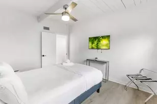 3070 NE 13th Ave, Oakland Park, FL 33334 - Photo 17