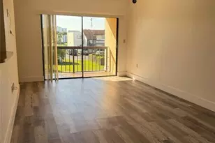 660 W Park Dr, Miami, FL 33172 - Photo 5