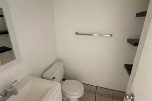 660 W Park Dr, Miami, FL 33172 - Photo 17