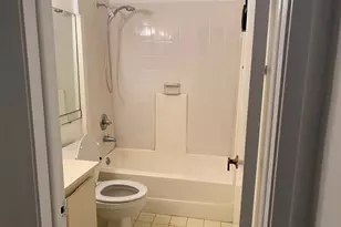 660 W Park Dr, Miami, FL 33172 - Photo 13