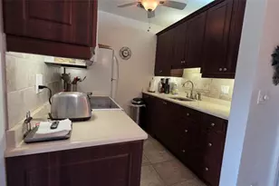 1030 SW 11th St, Hallandale Beach, FL 33009 - Photo 9