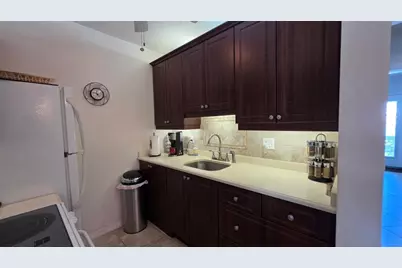 1030 SW 11th St, Unit #5M, Hallandale Beach, FL 33009 - Photo 11