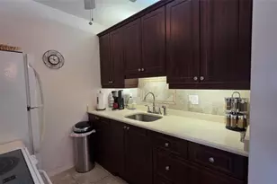 1030 SW 11th St, Hallandale Beach, FL 33009 - Photo 11