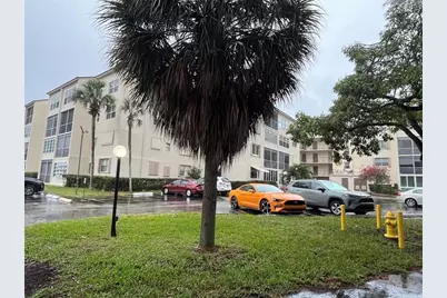 2871  Somerset Dr, Unit #105, Lauderdale Lakes, FL 33311 - Photo 1