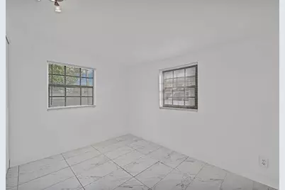 1114 NW 39th St, Miami, FL 33127 - Photo 7