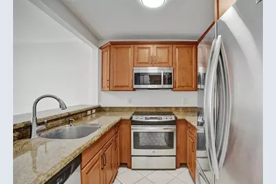 2201 SE 9th St, Unit #106, Pompano Beach, FL 33062 - Photo 11