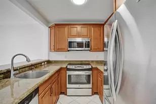 2201 SE 9th St, Pompano Beach, FL 33062 - Photo 11