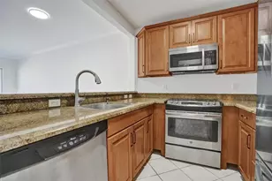 2201 SE 9th St, Pompano Beach, FL 33062 - Photo 11