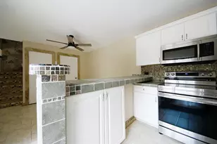 1700 Embassy Dr Unit, West Palm Beach, FL 33401 - Photo 15