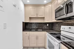 900 NE 18th Ave Unit, Fort Lauderdale, FL 33304 - Photo 9