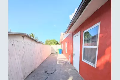 2534 NW 73rd Ave, Sunrise, FL 33313 - Photo 9