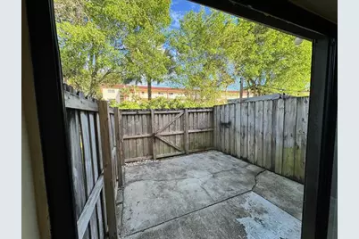 223 E Palm Cir E, Unit #223, Pembroke Pines, FL 33025 - Photo 13