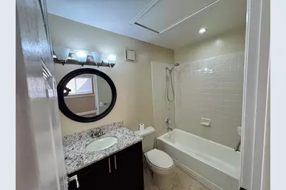 223 E Palm Cir E, Unit #223, Pembroke Pines, FL 33025 - Photo 17