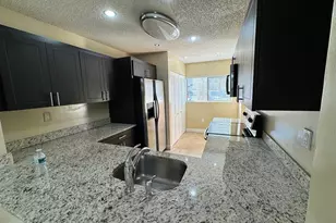 223 E Palm Cir E Unit, Pembroke Pines, FL 33025 - Photo 5