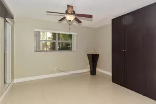 5276 NE 6th Ave, Oakland Park, FL 33334 - Photo 9