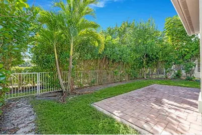 8870 NW 37th Dr, Coral Springs, FL 33065 - Photo 5
