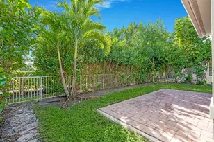 8870 NW 37th Dr, Coral Springs, FL 33065 - Photo 5