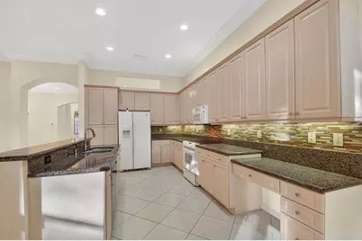 8266  Sandpiper Glen Dr, Lake Worth, FL 33467 - Photo 13