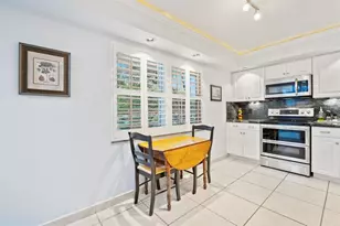 3970 Oaks Clubhouse Dr, Pompano Beach, FL 33069 - Photo 15