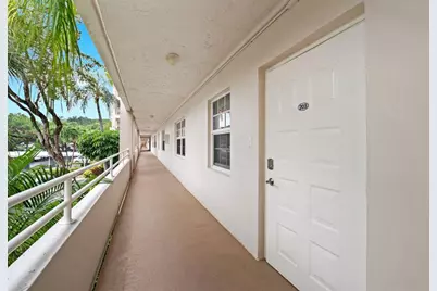 3970  Oaks Clubhouse Dr, Unit #203, Pompano Beach, FL 33069 - Photo 5