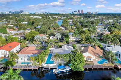 2409 NE 19th Ave, Wilton Manors, FL 33305 - Photo 3