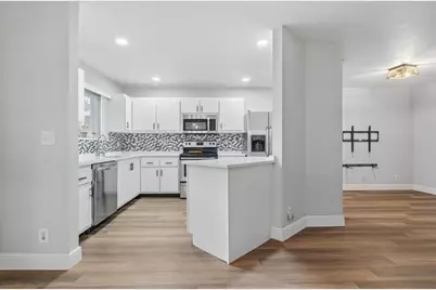 2105 W Discovery Cir W, Deerfield Beach, FL 33442 - Photo 9