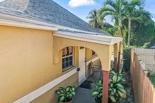 117 SW 1st Ave, Hallandale Beach, FL 33009 - Photo 3