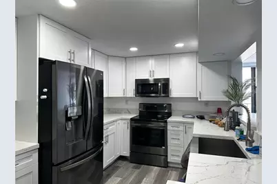 800  Parkview Dr, Unit #829, Hallandale Beach, FL 33009 - Photo 3