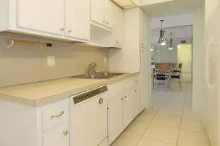 3800 Hillcrest Dr, Hollywood, FL 33021 - Photo 5